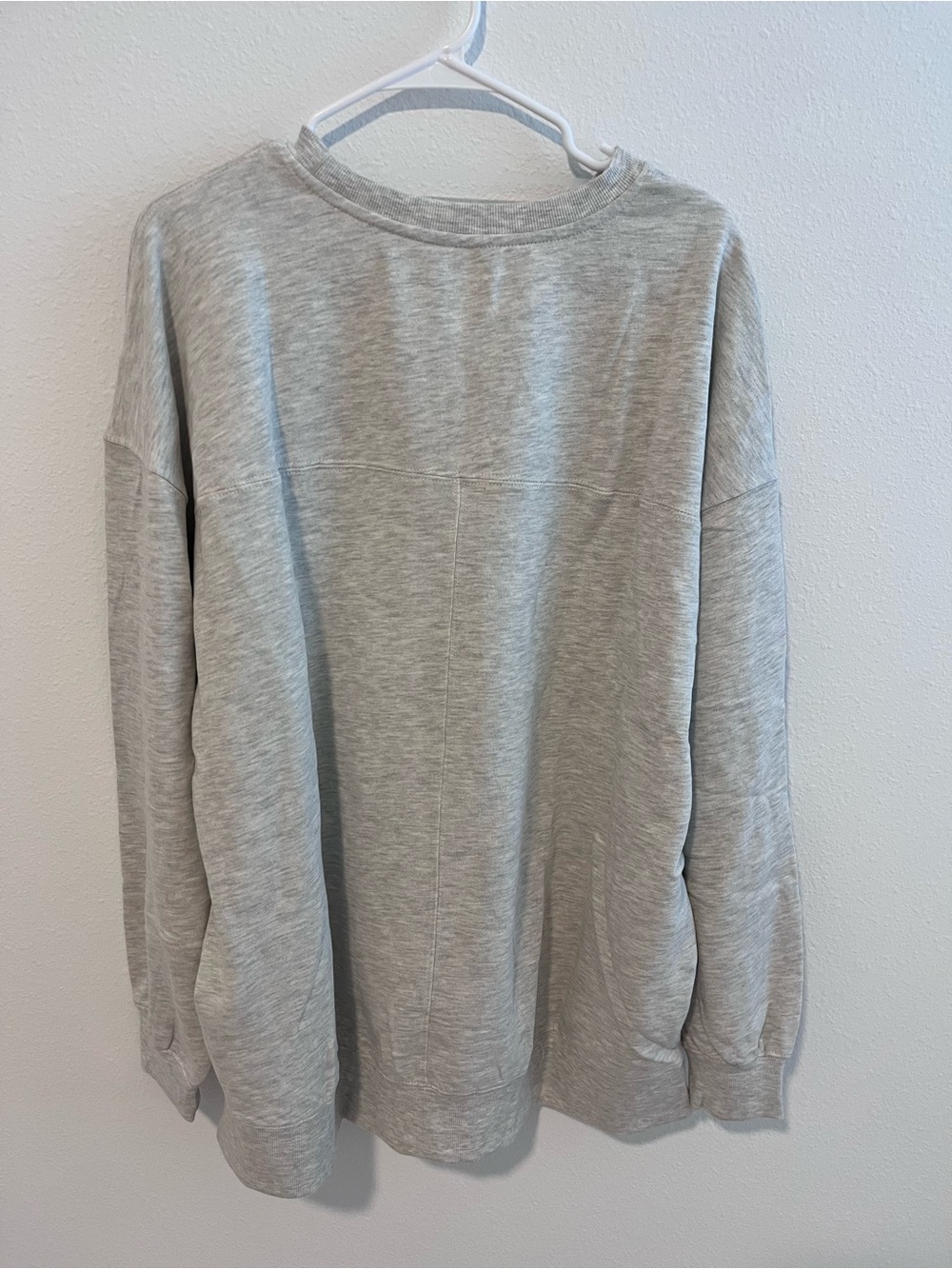 Disney 2026 Halloween Disney World Girls' Gray Minnie Graphic Sweatshirt NWT - Picture 4 of 4